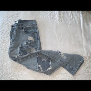 Super Distressed Boyfriend Jeans